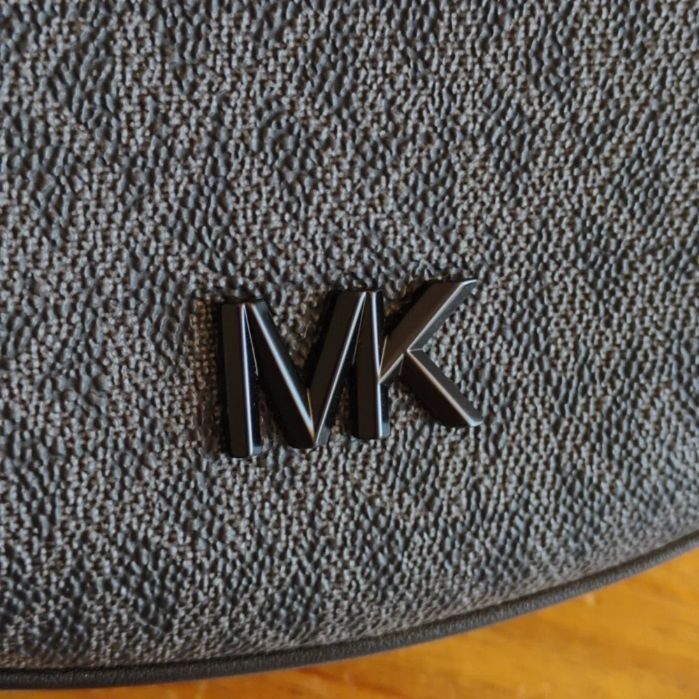 Michael Kors 💥 NWT 💥 Small Kyla Signature Convertible Shoulder Bag/Crossbody. - Picture 8 of 17